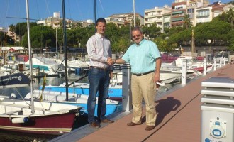 Relleu a la direcció del Club Vela Blanes