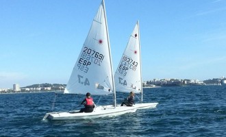 La flota Laser del CN Vilanova a la Regata Halloween Race 2015 del CN Salou