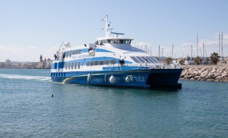 El nou Ferry Barcelona-Sitges arriba al Port de Sitges