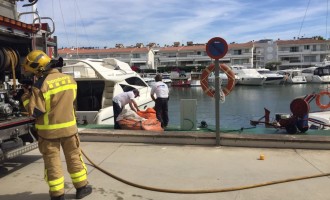 Simulacre d’incendi d’una embarcació al Club Nàutic Port d’Aro