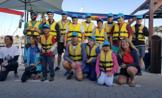 Els integrants del FS Castelldefels PC gaudeixen d’una jornada de vela adaptada al Port de Sitges