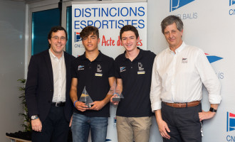 El CN El Balís reconeix una cinquantena d’esportistes i presenta nou flotes per a la nova temporada