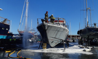 Jornades de pràctiques i simulacre d’incendi en embarcació en el Port Olímpic de Barcelona