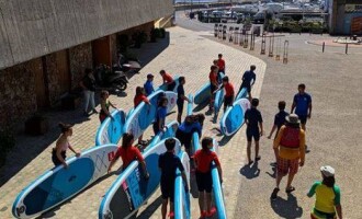 Dos mil alumnos participan de la vela escolar en el Club Nàutic Sant Feliu de Guíxols