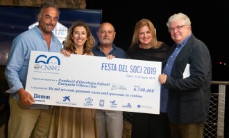 El CN Sant Feliu de Guíxols entrega un cheque de 6.740 euros a la Fundación de oncología infantil Enriqueta Villavecchia