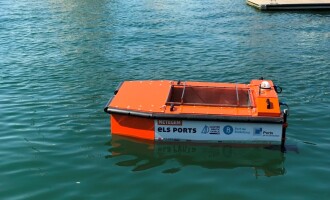 El Puerto de Badalona inicia un nuevo sistema de recogida de residuos con drones acuáticos