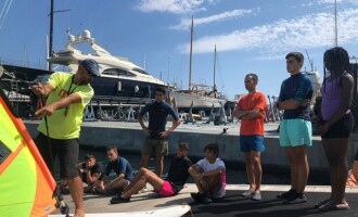 La Base Nàutica d’Estiu del Port de Badalona acosta al mar prop de 2.000 infants i adolescents