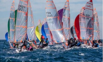 Hugo Revil y Karl Devaux, ganadores de la MedSailing 2022 29er disputada en el CN El Balís