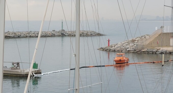 Simulacre de vessament en aigües de Port Masnou