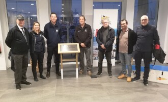 Descubrimiento de una placa conmemorativa de la Copa América en el CN Vilanova
