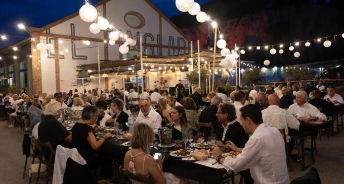 La Festa Blanc & Negre del CN Sant Feliu de Guíxols, la més solidària de l’estiu