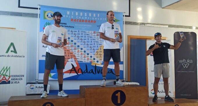 Guillem Segú, del CN Salou, aconsegueix el tercer lloc a la categoria Sènior del Campionat del Món de Raceboard