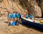 Acció de neteja a la Cala Sa Forcanera a càrrec de la secció de rem del Club de Vela Blanes