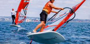 Sandro Portune, del Club Nàutic Salou, gana una prueba del Mundial en Francia y se consolida entre los mejores del mundo
