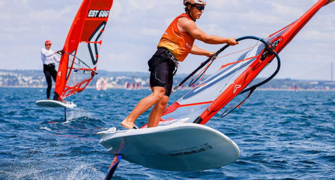 Sandro Portune, del Club Nàutic Salou, gana una prueba del Mundial en Francia y se consolida entre los mejores del mundo