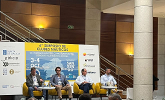 El Gerente del CV Blanes, Héctor Espadas, participa en el simposio de clubes náuticos celebrado en Sanxenxo
