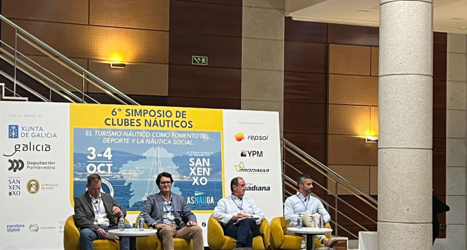 El Gerente del CV Blanes, Héctor Espadas, participa en el simposio de clubes náuticos celebrado en Sanxenxo
