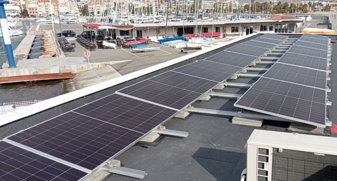 El Club Nàutic Cambrils amplia la seva superfície de sistema fotovoltaic