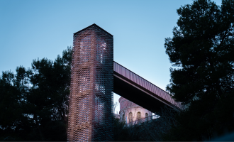 El ascensor panorámico cumple su primer año conectando Marina Palamós con el pueblo