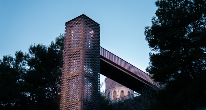 El ascensor panorámico cumple su primer año conectando Marina Palamós con el pueblo