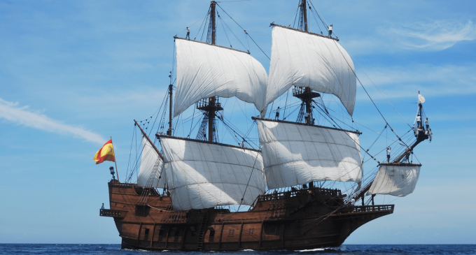 El Galeón Andalucía llega a Port Fòrum