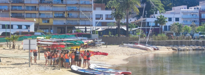 Los alumnos de 5º de primaria de Blanes finalizan el programa Esport Blau Escolar tras diez sesiones en el mar