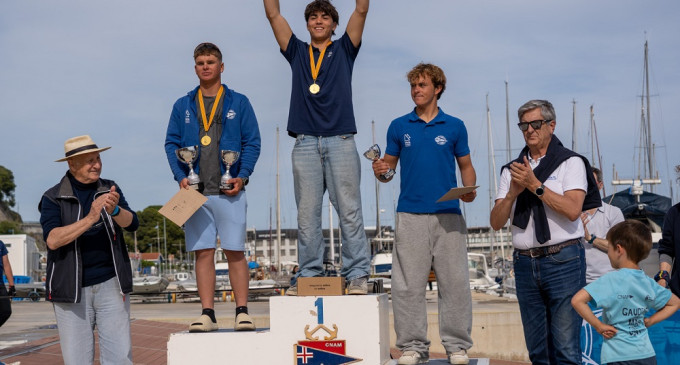 Iker Múgica, regatista del Club Nàutic Cambrils, se proclama Subcampeón de Cataluña de Ilca 7 y Campeón Sub19