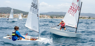 Los regatistas del Club Vela Blanes destacan en el Campeonato de Cataluña de Optimist disputado en Vilassar de Mar