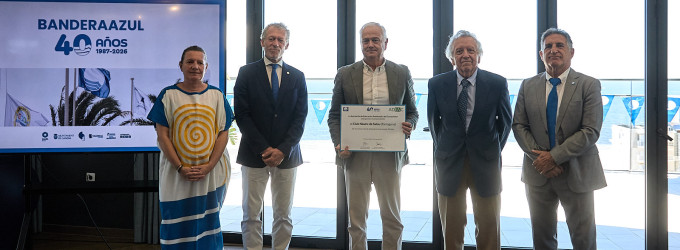 El Club Nàutic Salou rep un reconeixement pels seus 39 anys consecutius amb Bandera Blava